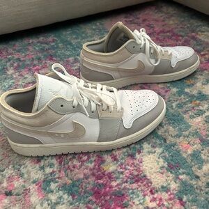 Nike Dunks size 10 white and beige